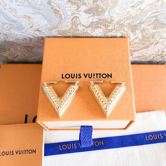Louis Vuitton Essential V Guilloche Gold Earrings - Picture 3 of 12